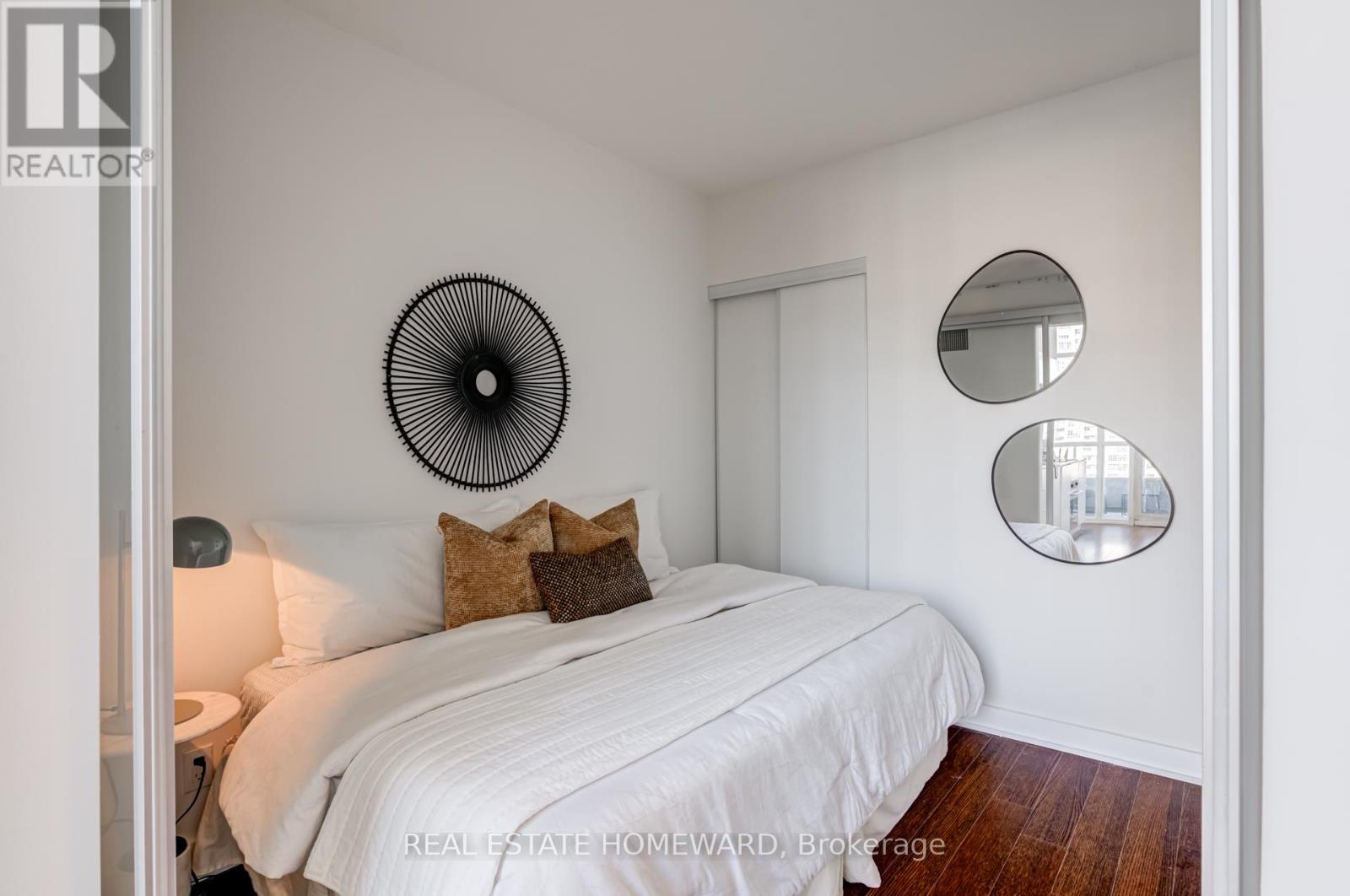 #732 5 HANNA AVENUE - 26