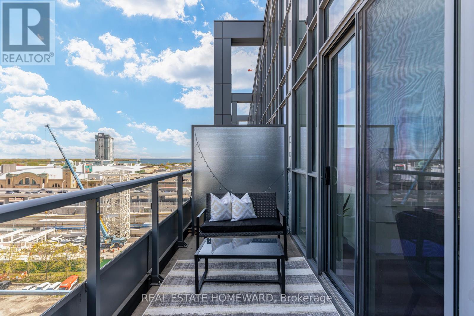 #732 5 HANNA AVENUE - 28