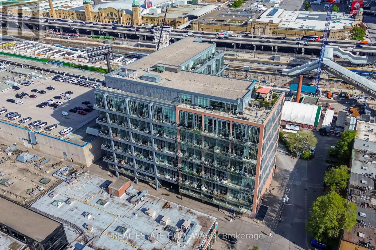 #732 5 HANNA AVENUE - 34