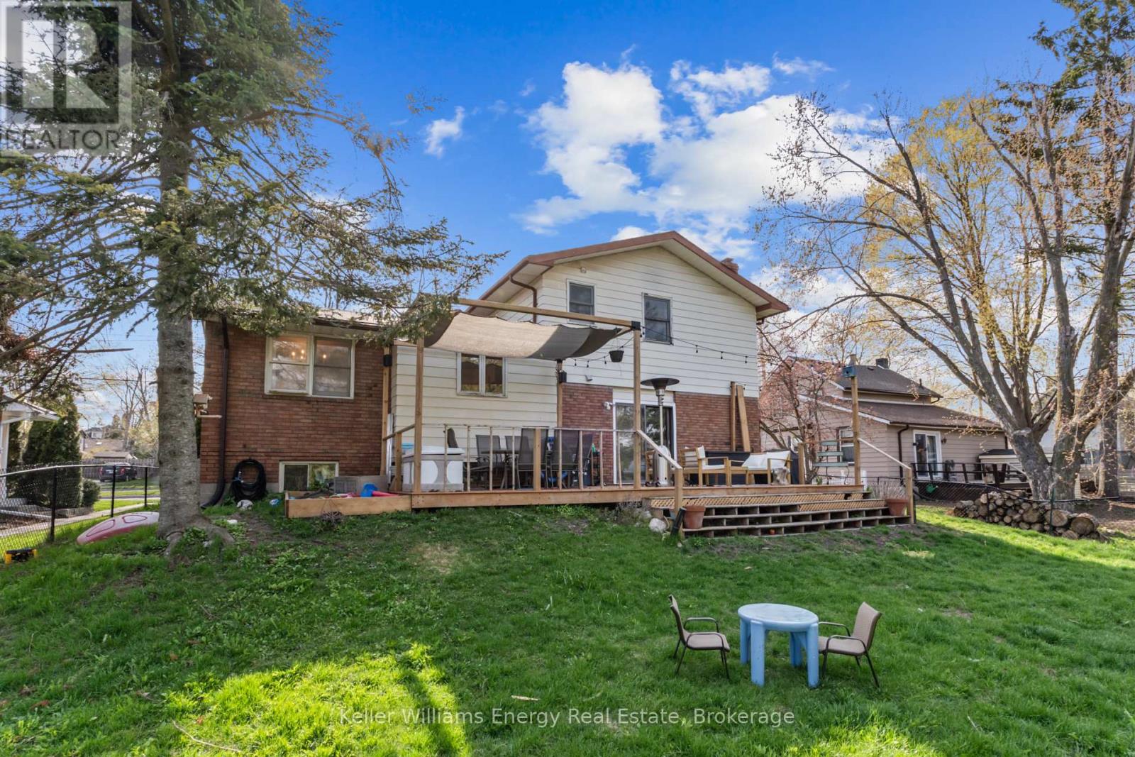 58 VICTORIA AVENUE N - 22