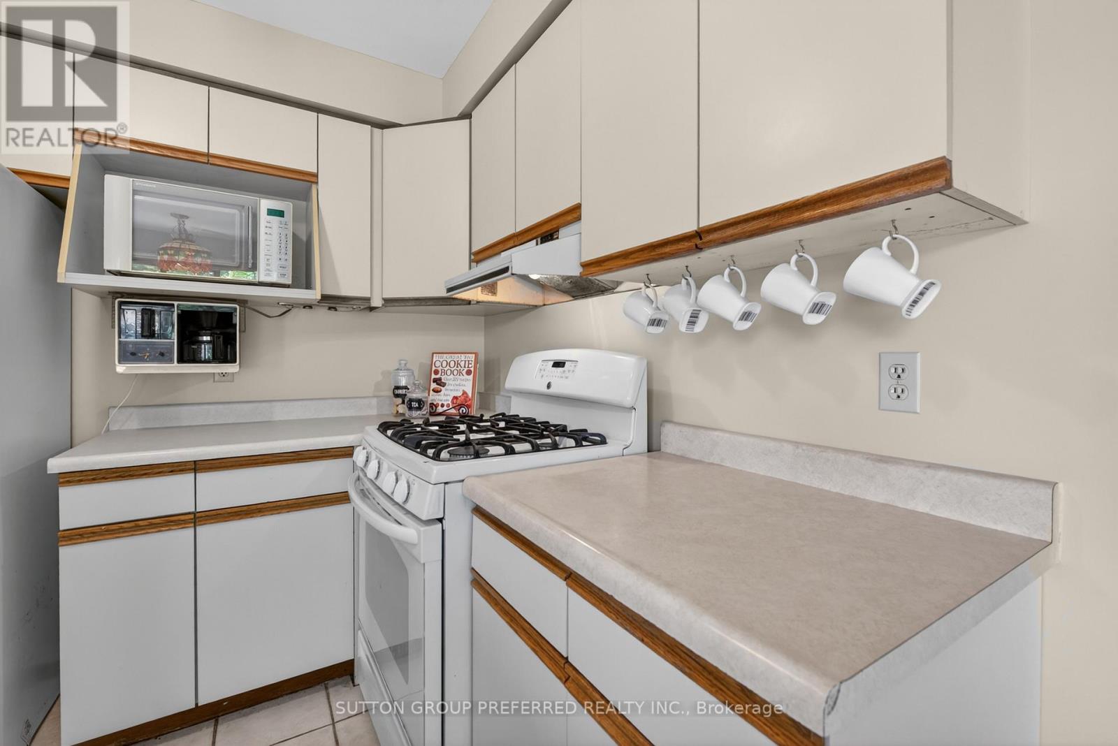4 GOLFVIEW CRESCENT - 13