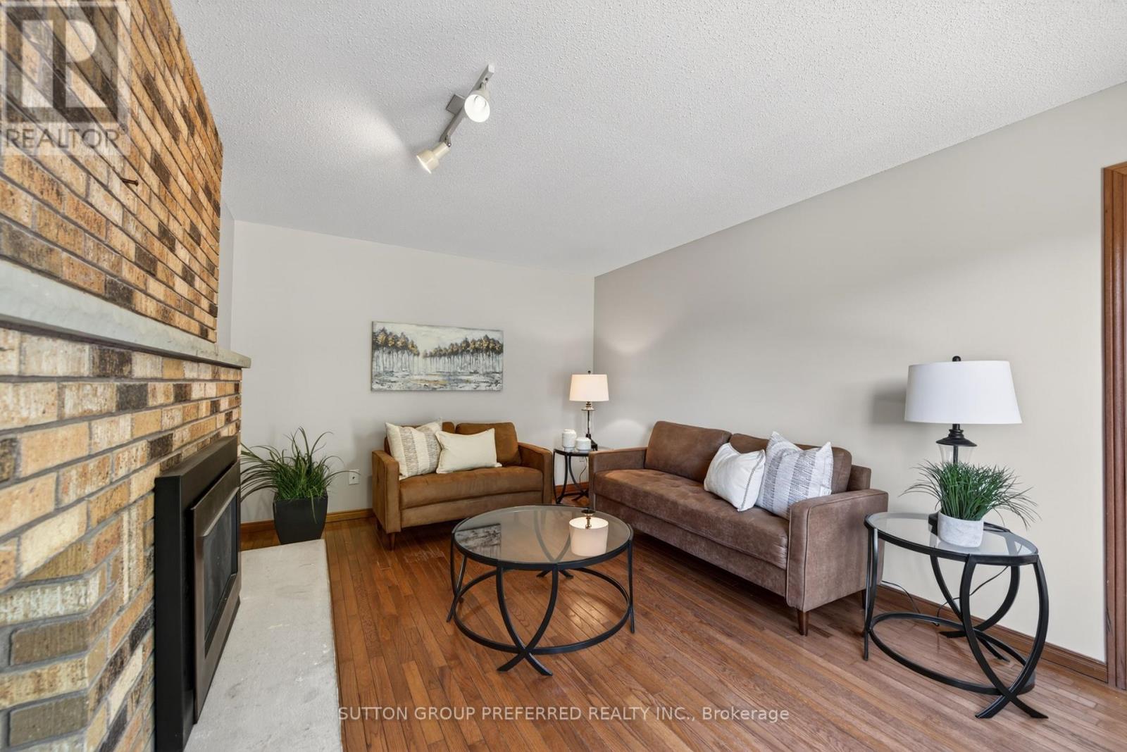 4 GOLFVIEW CRESCENT - 18