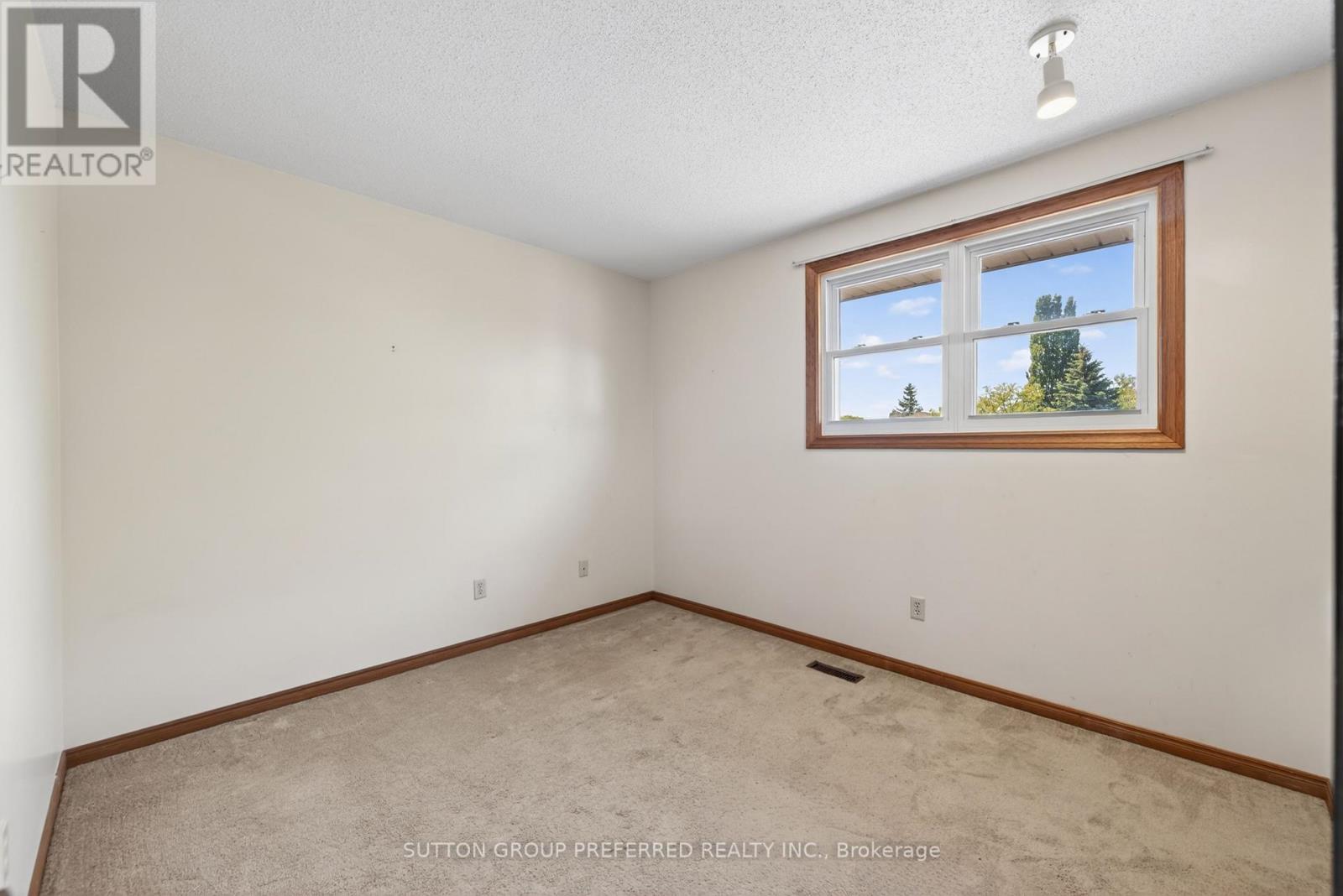 4 GOLFVIEW CRESCENT - 31