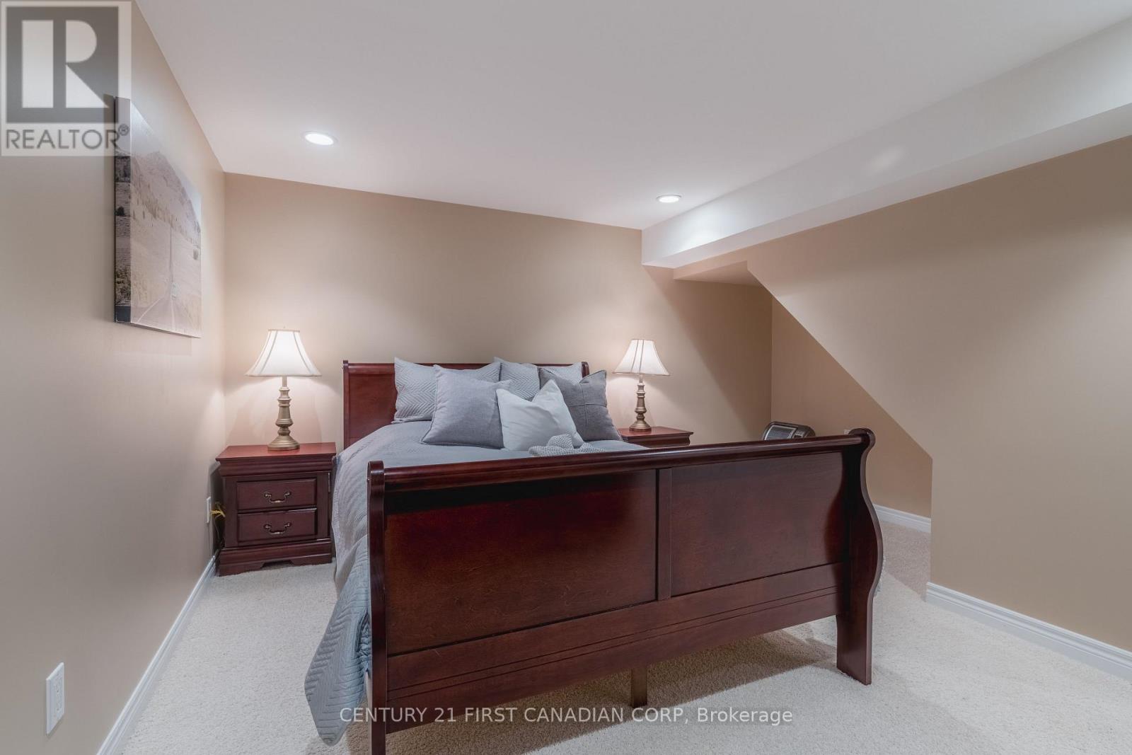 86 EDMUNDS CRESCENT E - 42
