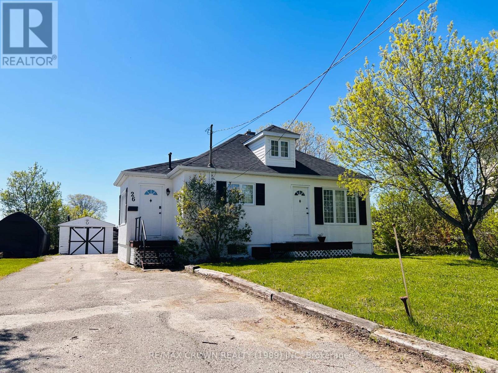 26 FRONTENAC CRESCENT - 1