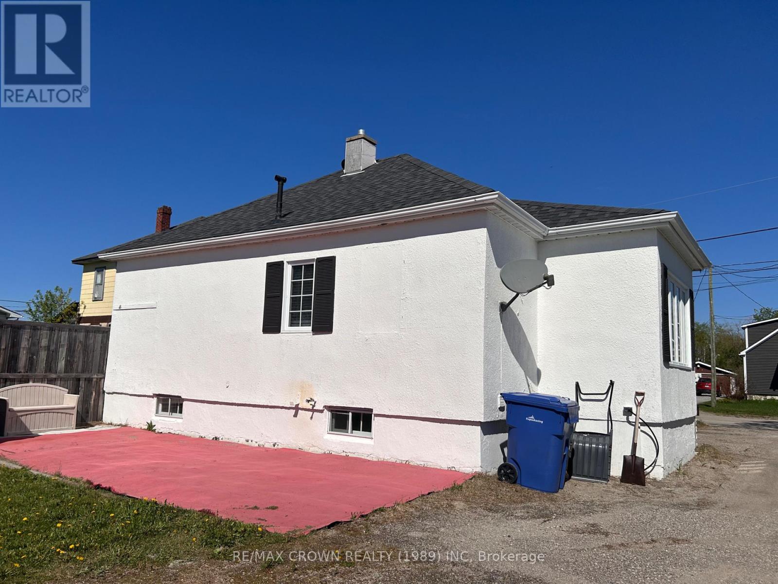 26 FRONTENAC CRESCENT - 3