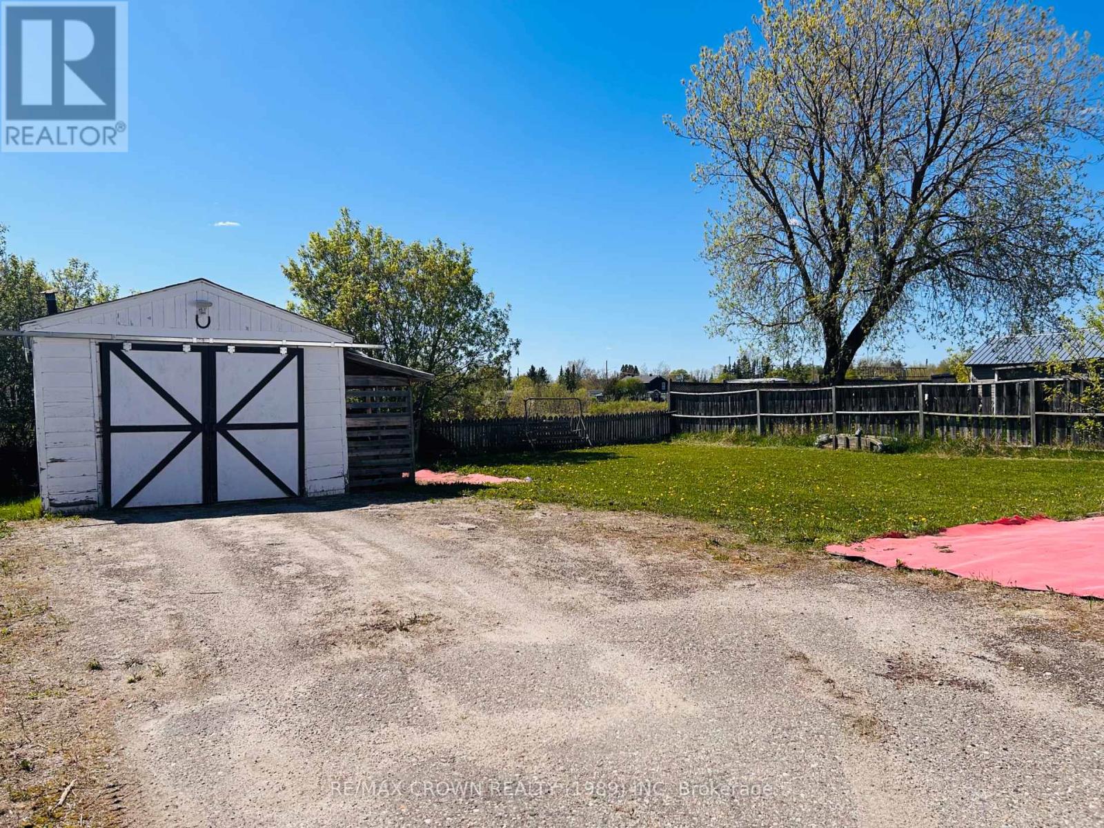26 FRONTENAC CRESCENT - 4