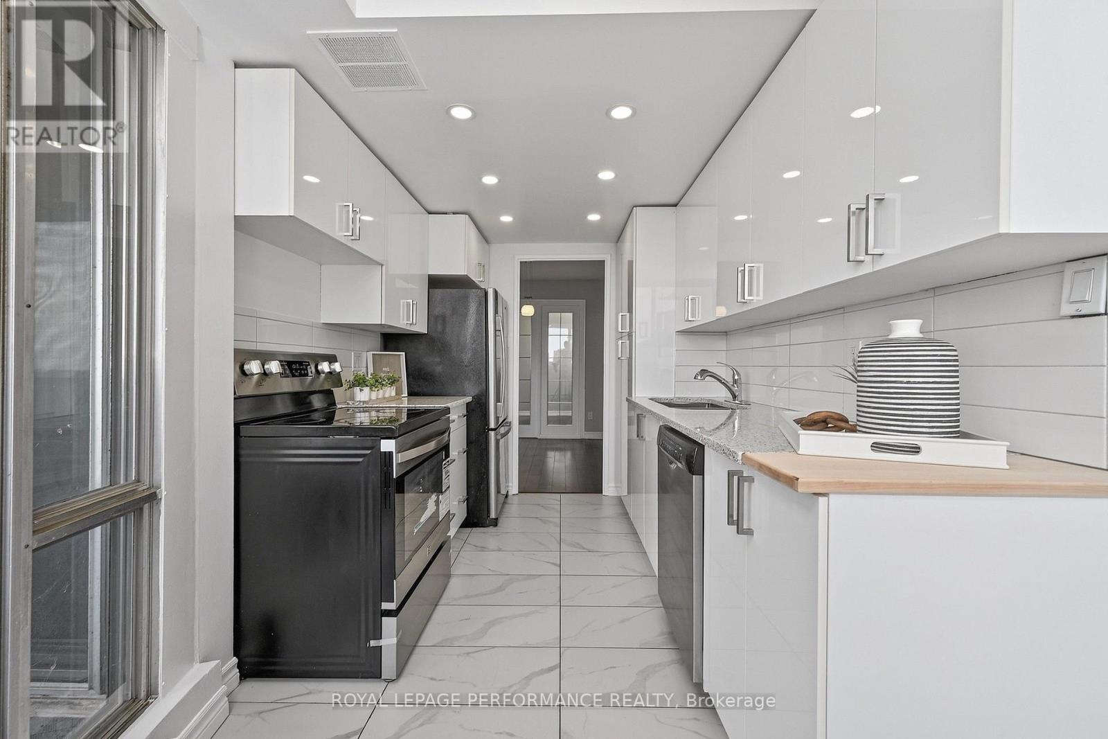 #2502 530 LAURIER AVENUE W - 16