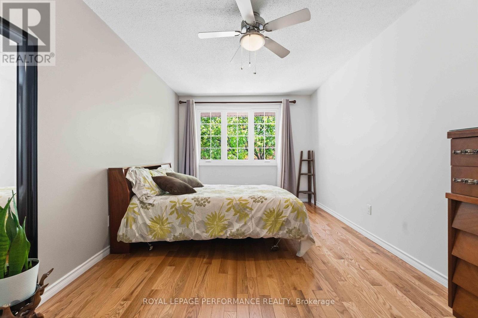 #5 2051 JASMINE CRESCENT - 28