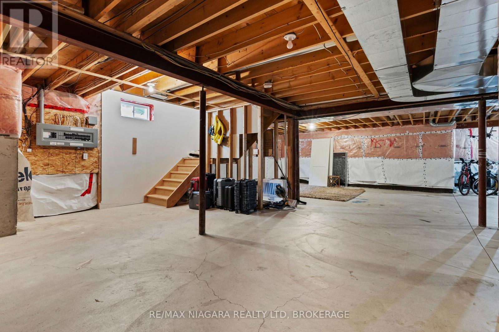 3 FISHER DRIVE - 32