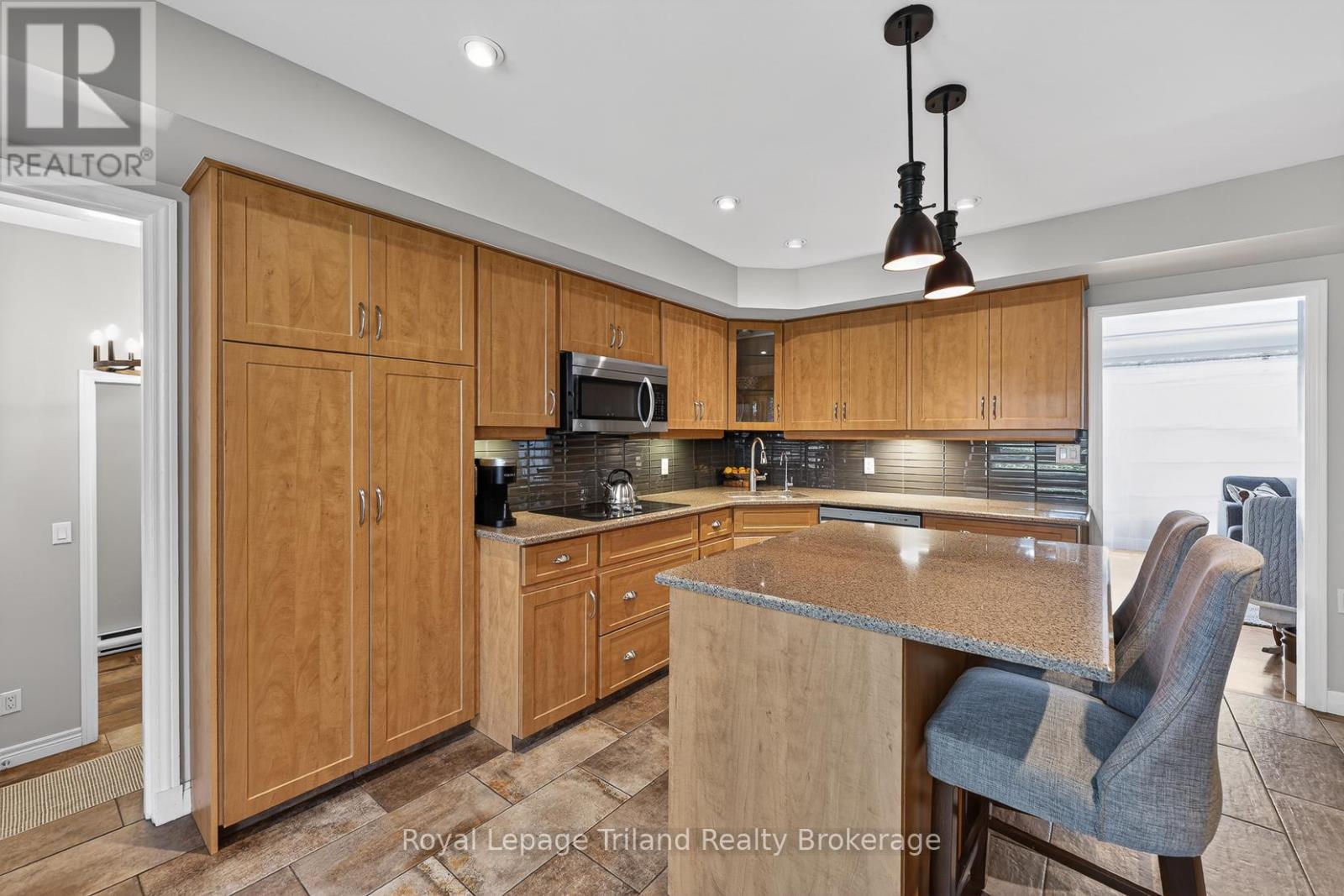236 DELATRE STREET W - 13