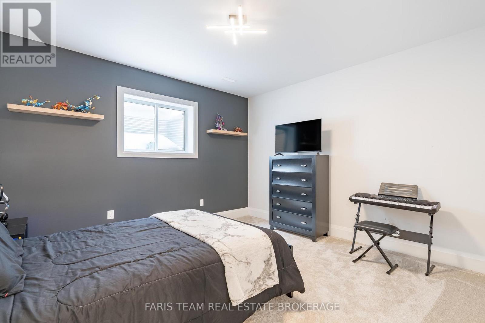 7 REYNOLDS ROAD - 36