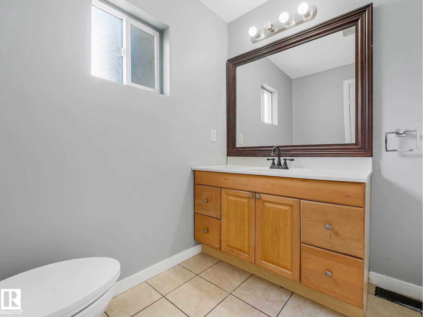9911 161 ST NW - 15