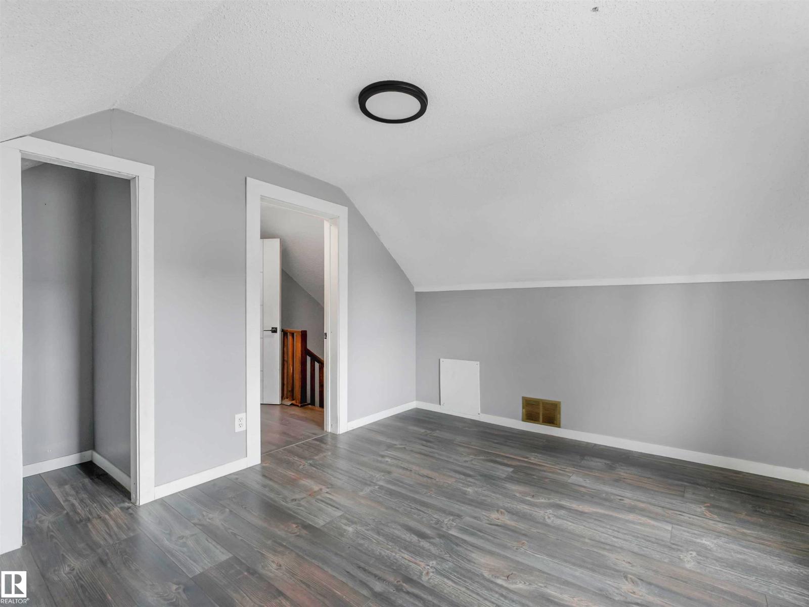 9911 161 ST NW - 22
