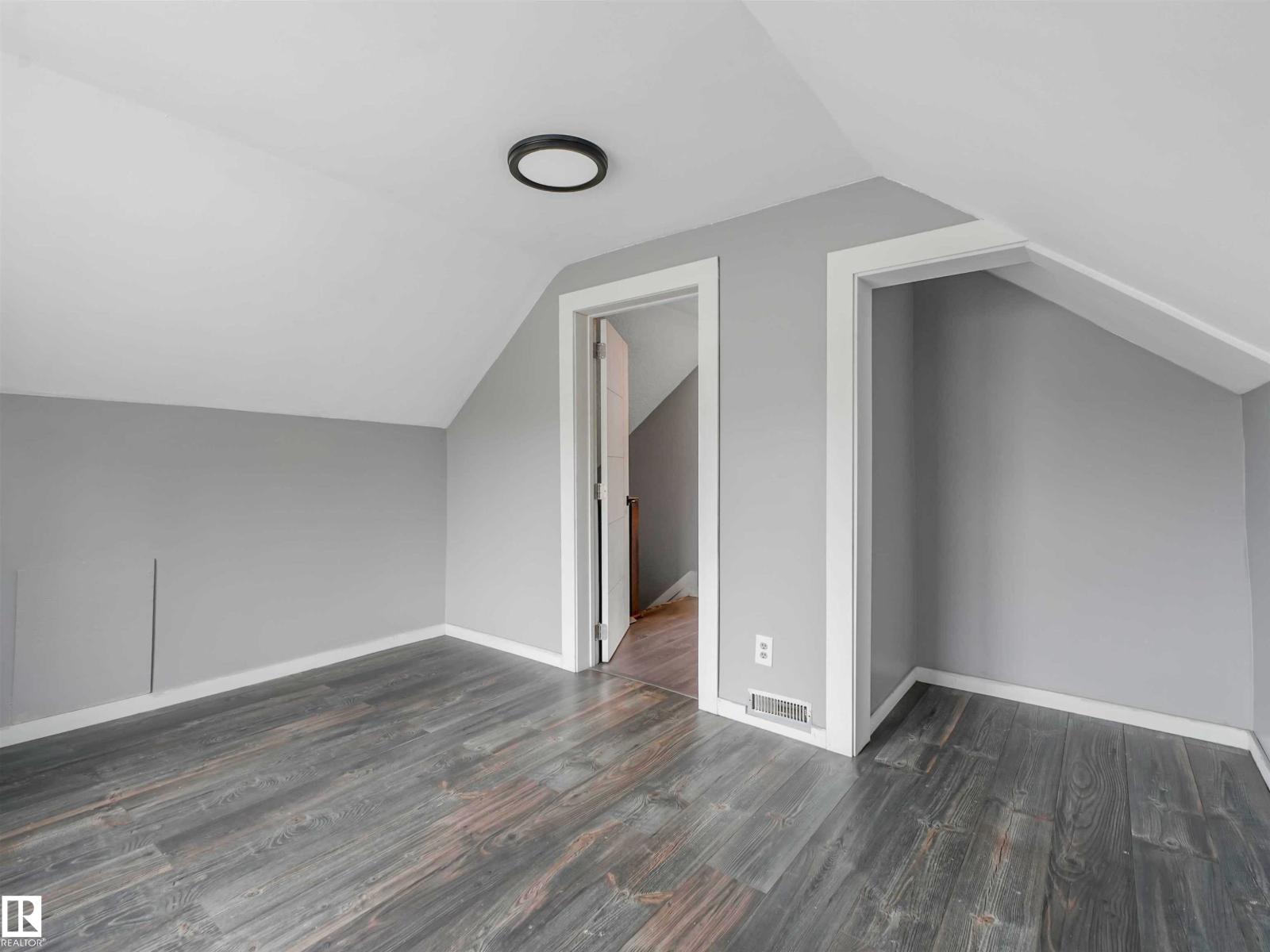 9911 161 ST NW - 24