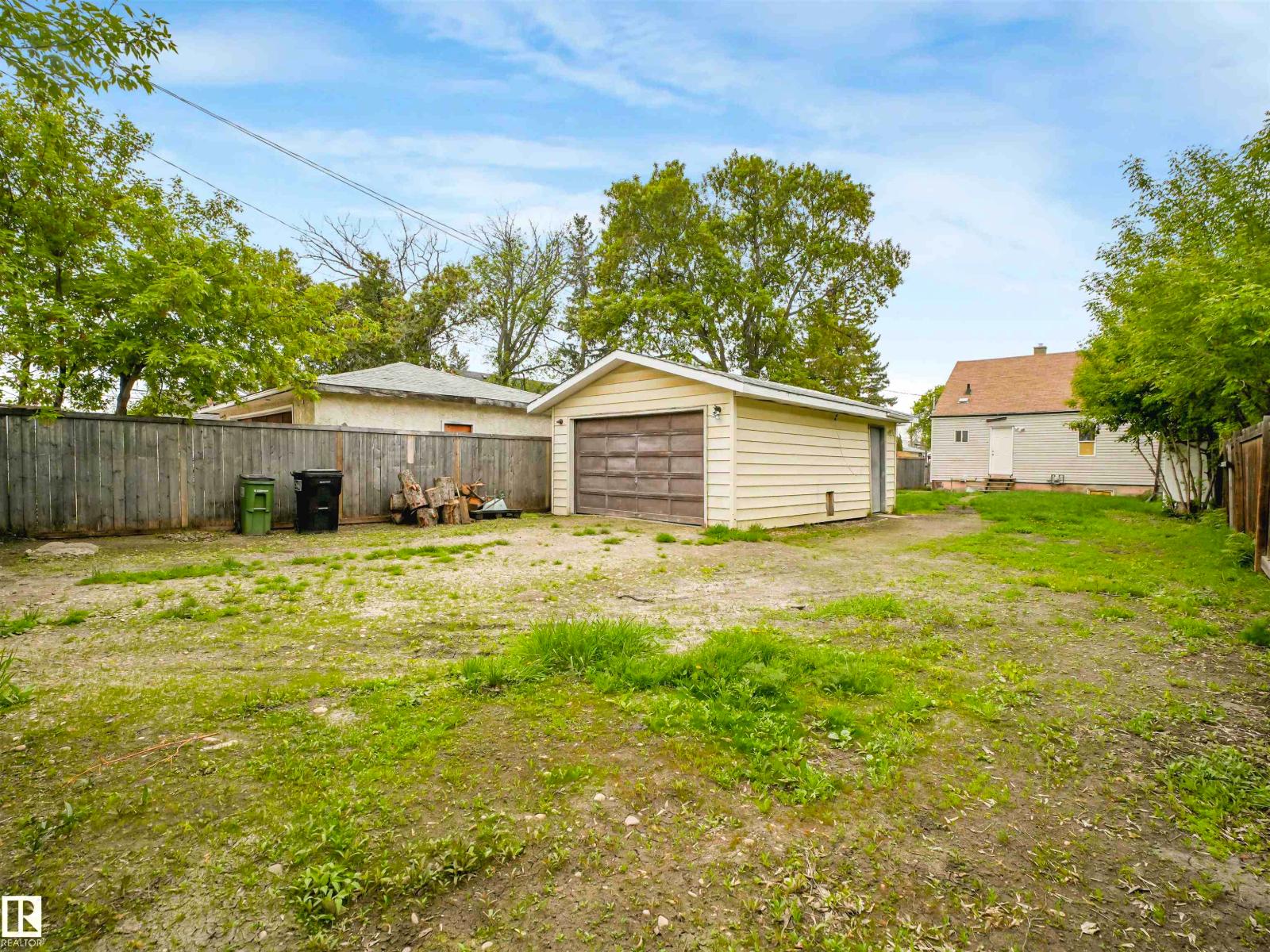 9911 161 ST NW - 31