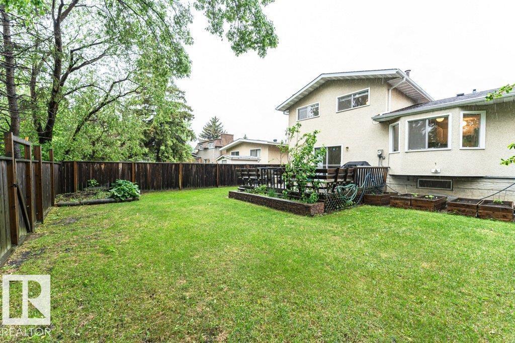 10543 35 AV NW - 54