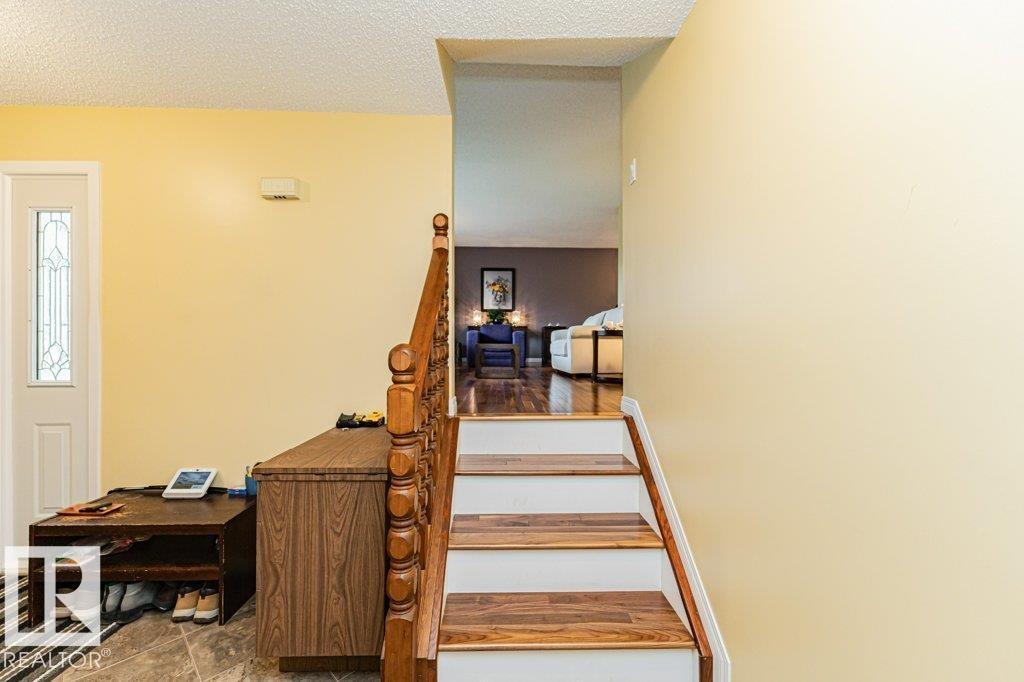 10543 35 AV NW - 19