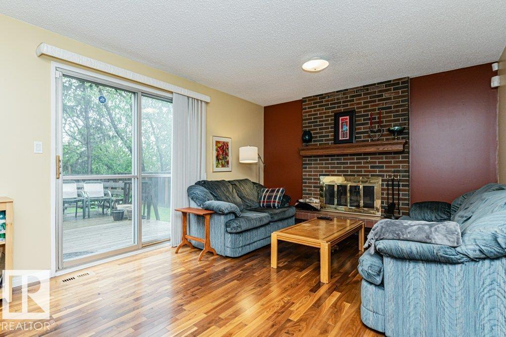 10543 35 AV NW - 25
