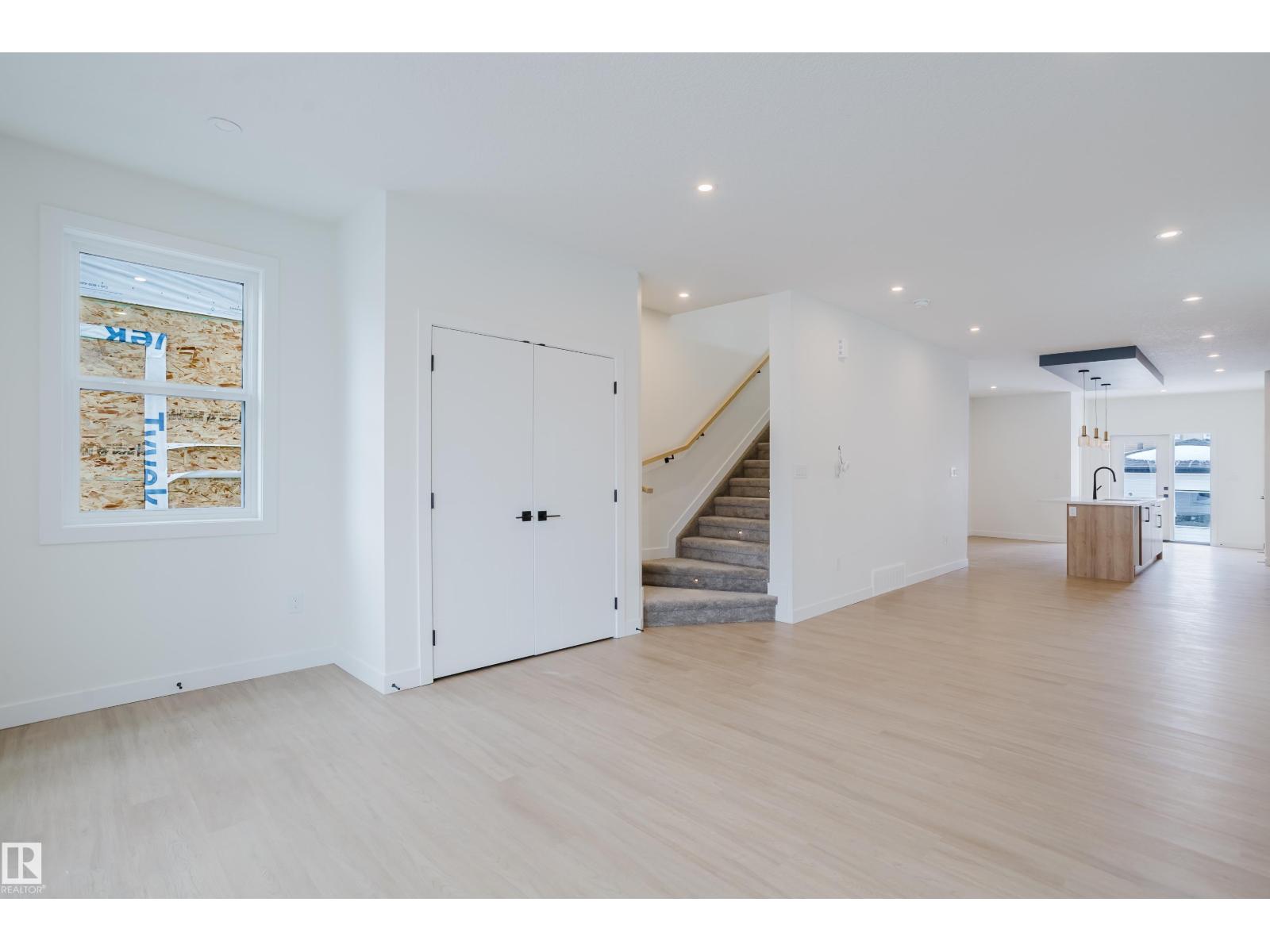 9709 157 ST NW NW - 16
