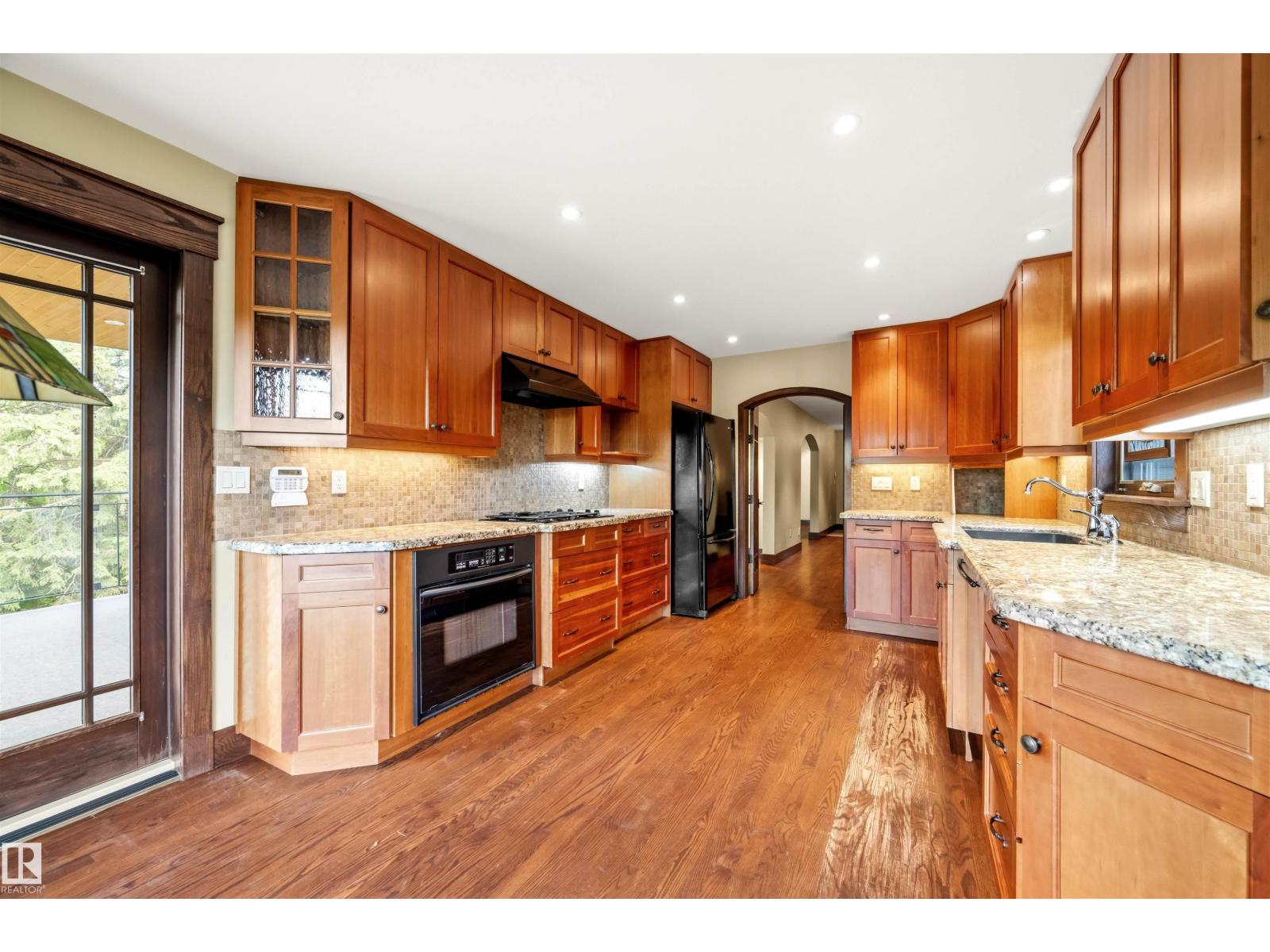 9652 86 AV NW - 14