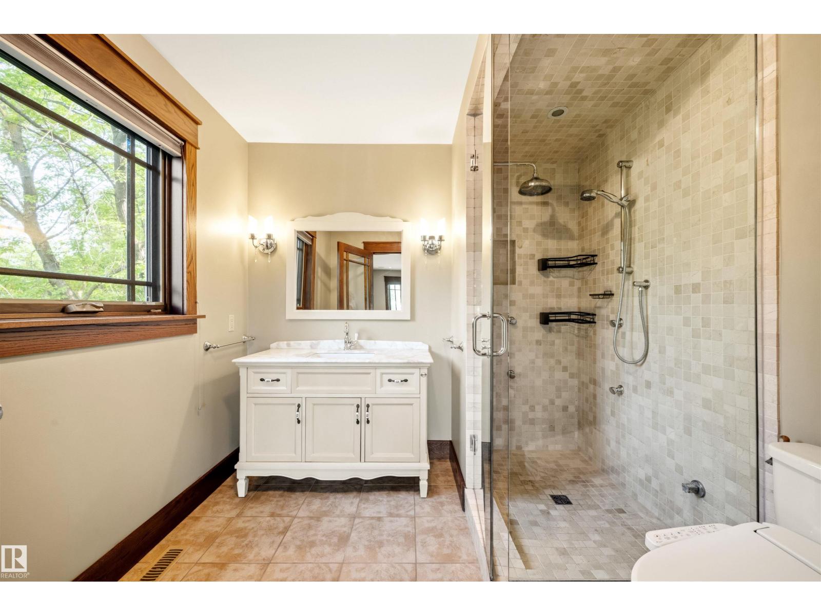 9652 86 AV NW - 25