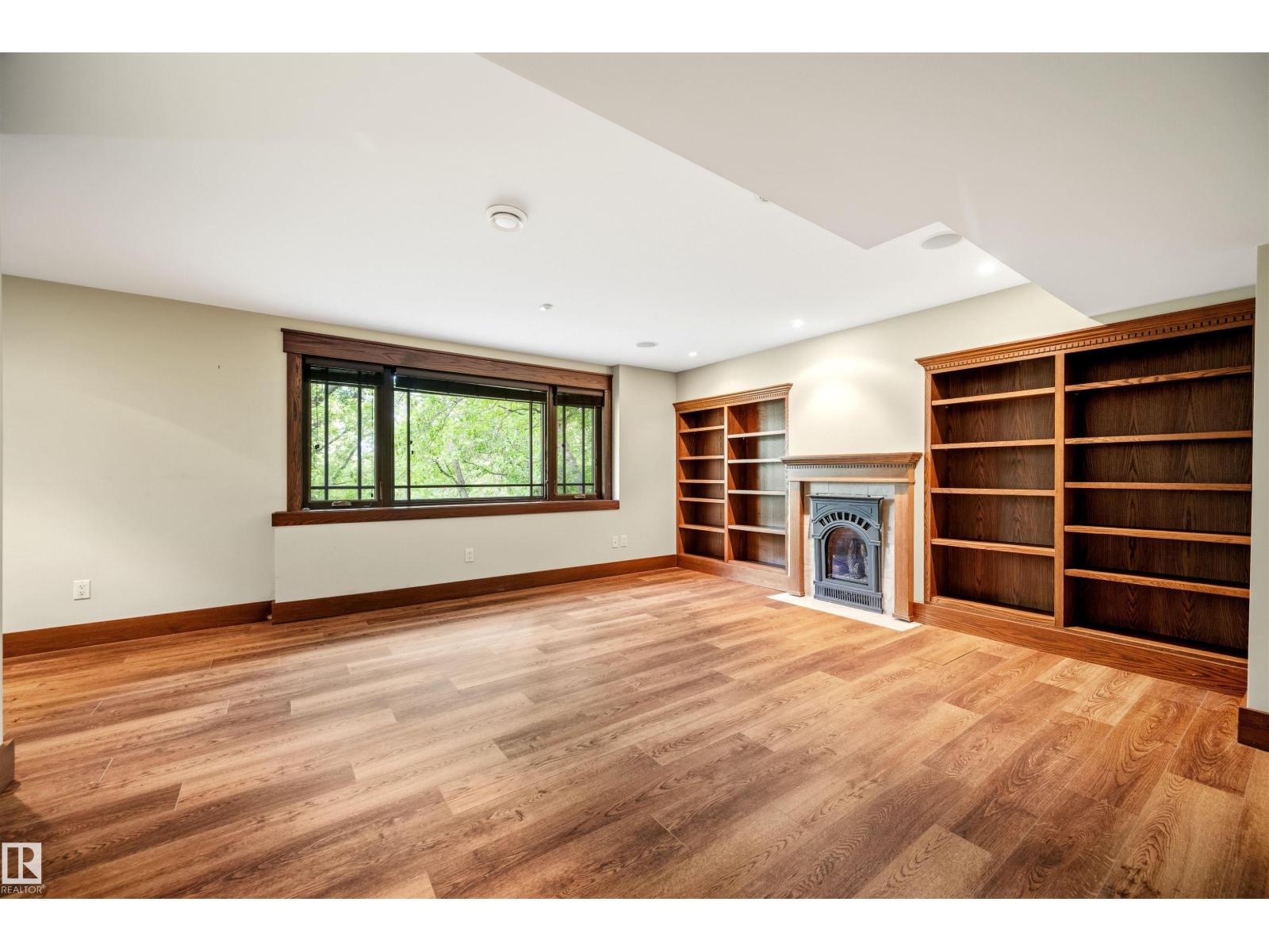 9652 86 AV NW - 32
