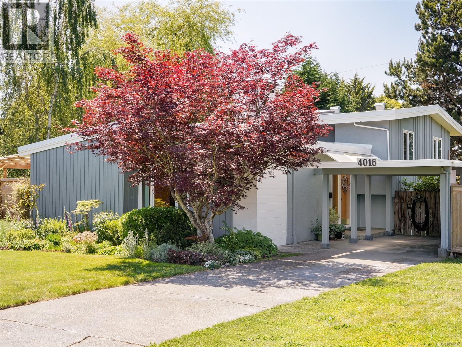  4016 Oberlin Place, Saanich