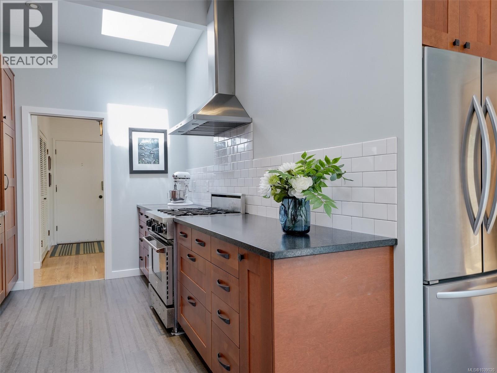  4016 Oberlin Place, Saanich