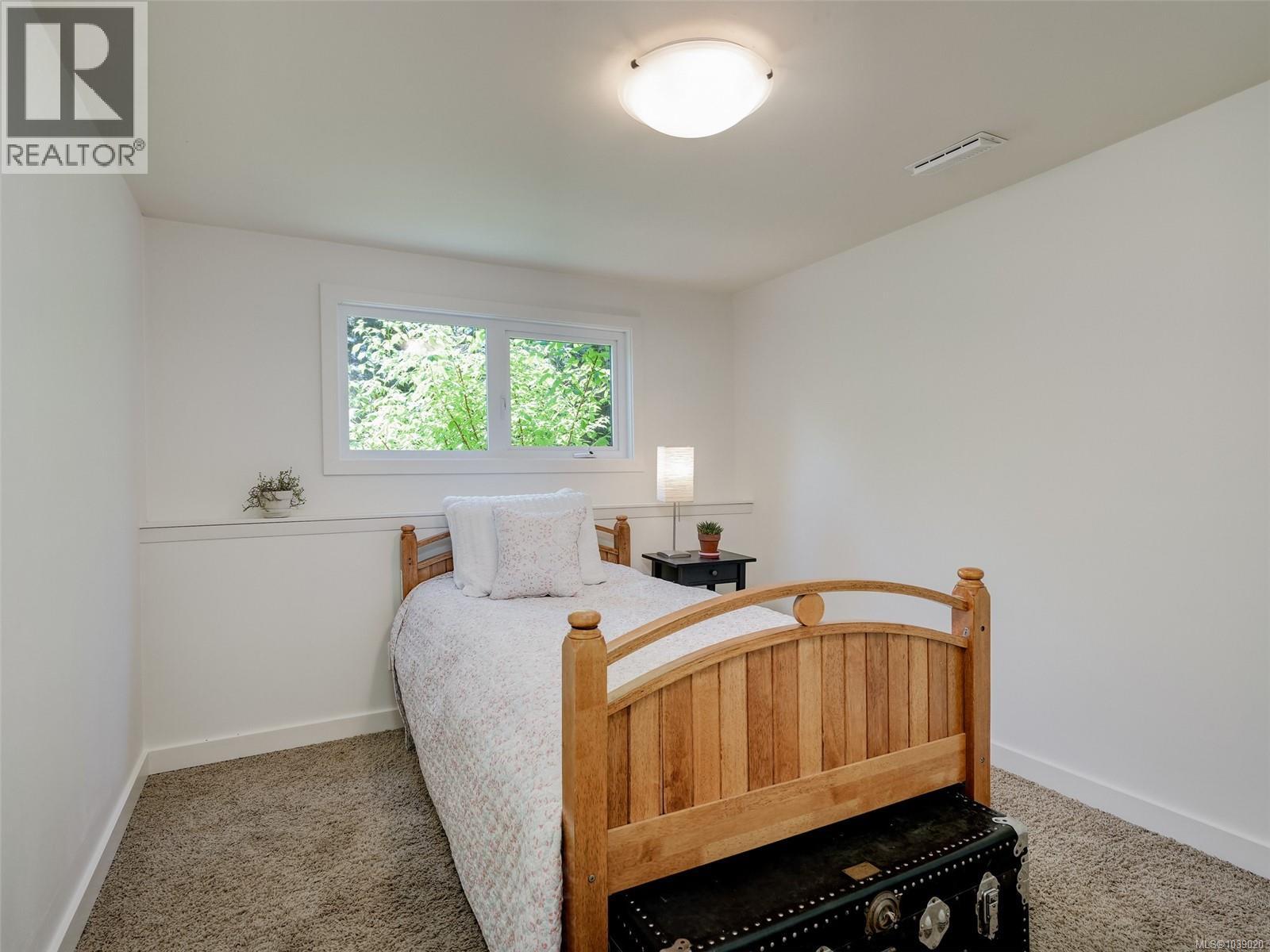  4016 Oberlin Place, Saanich