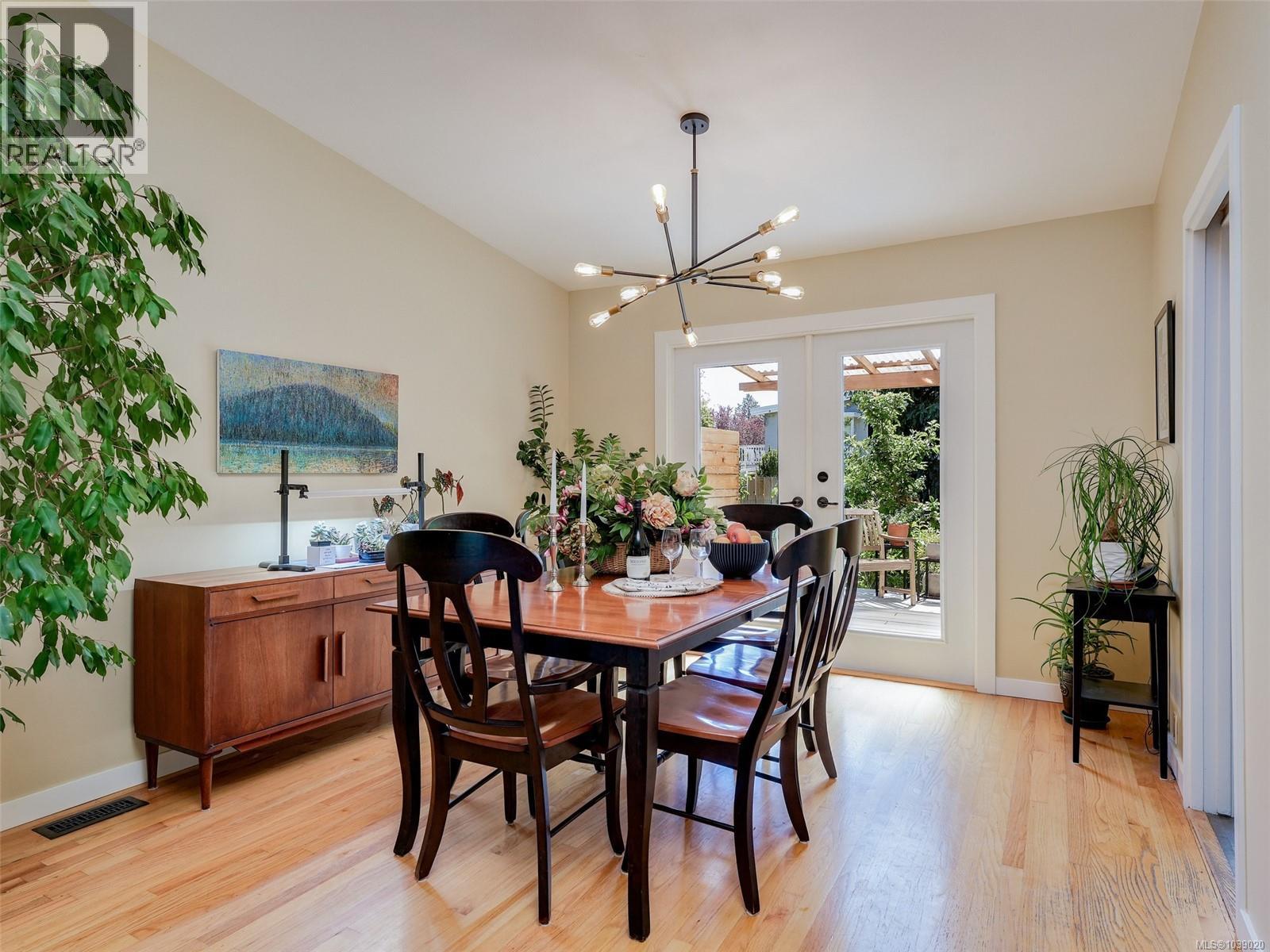  4016 Oberlin Place, Saanich