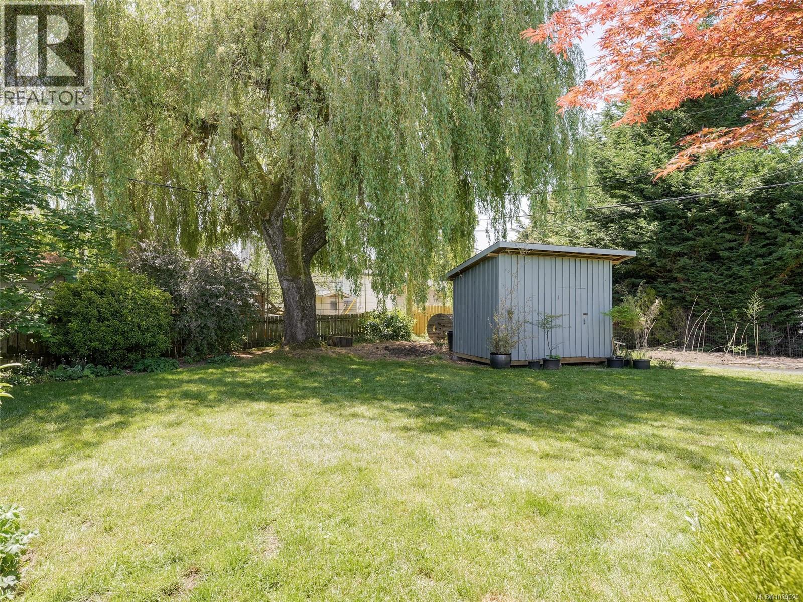  4016 Oberlin Place, Saanich