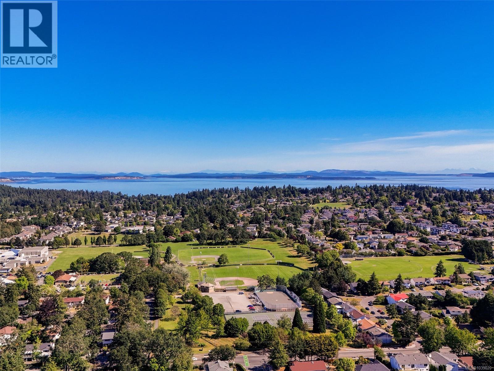 4016 Oberlin Place, Saanich