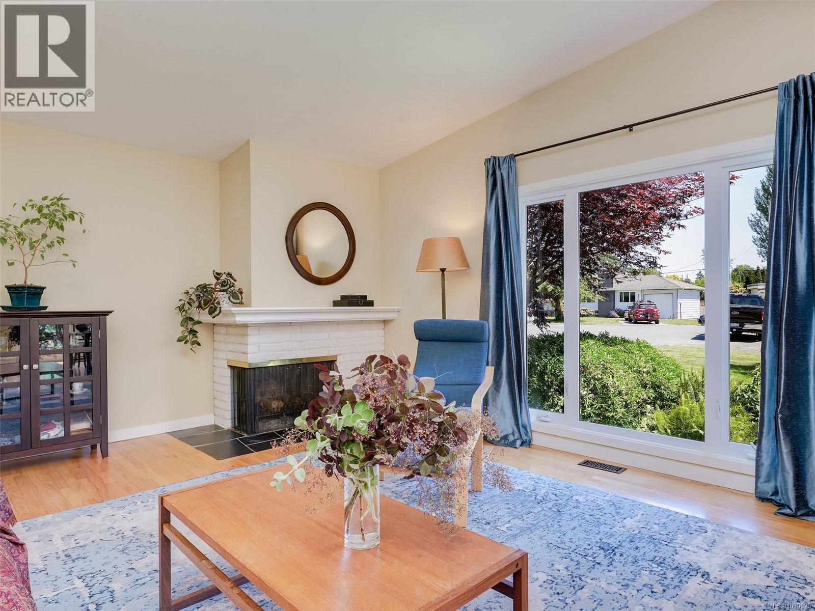  4016 Oberlin Place, Saanich