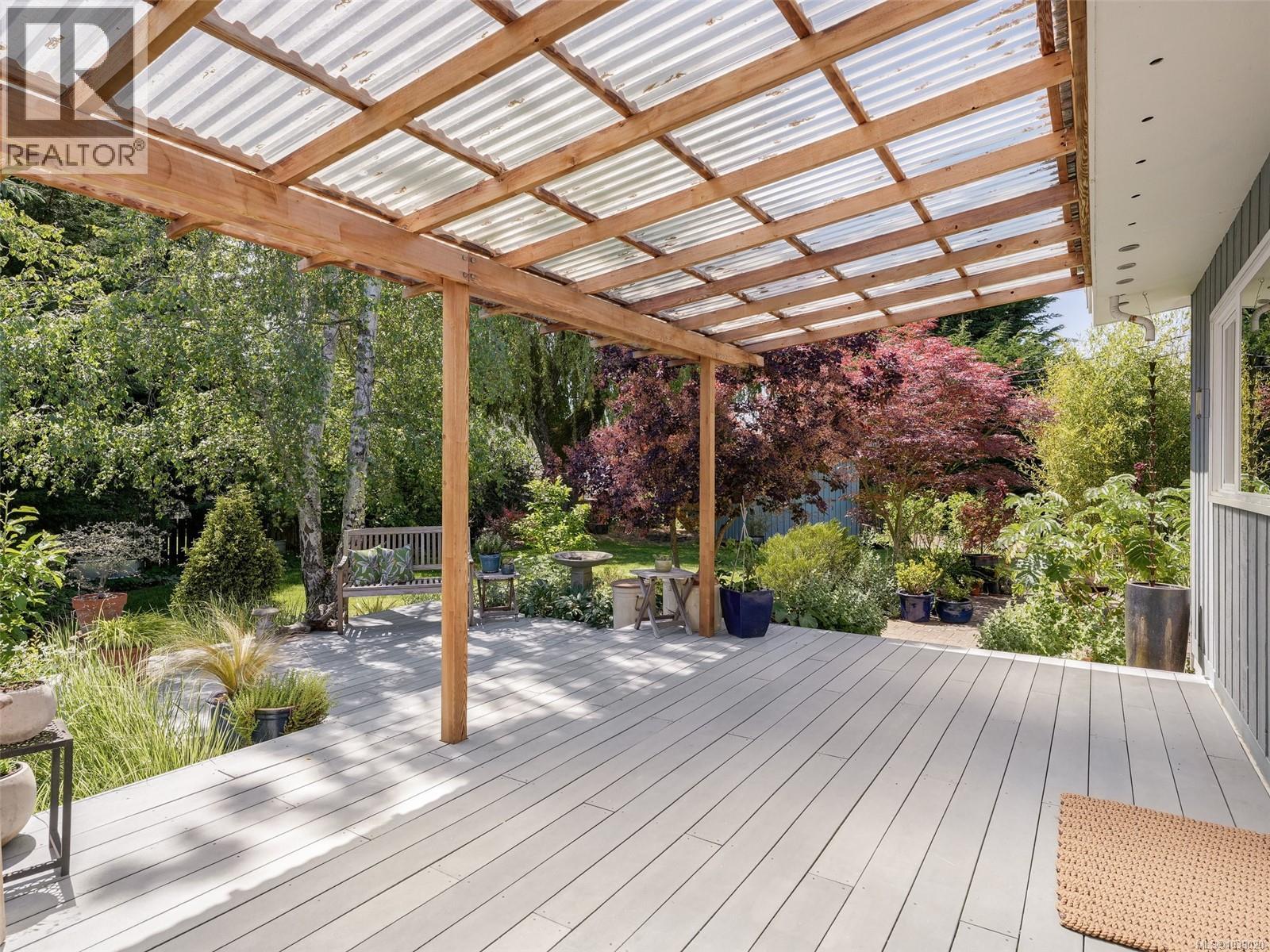  4016 Oberlin Place, Saanich
