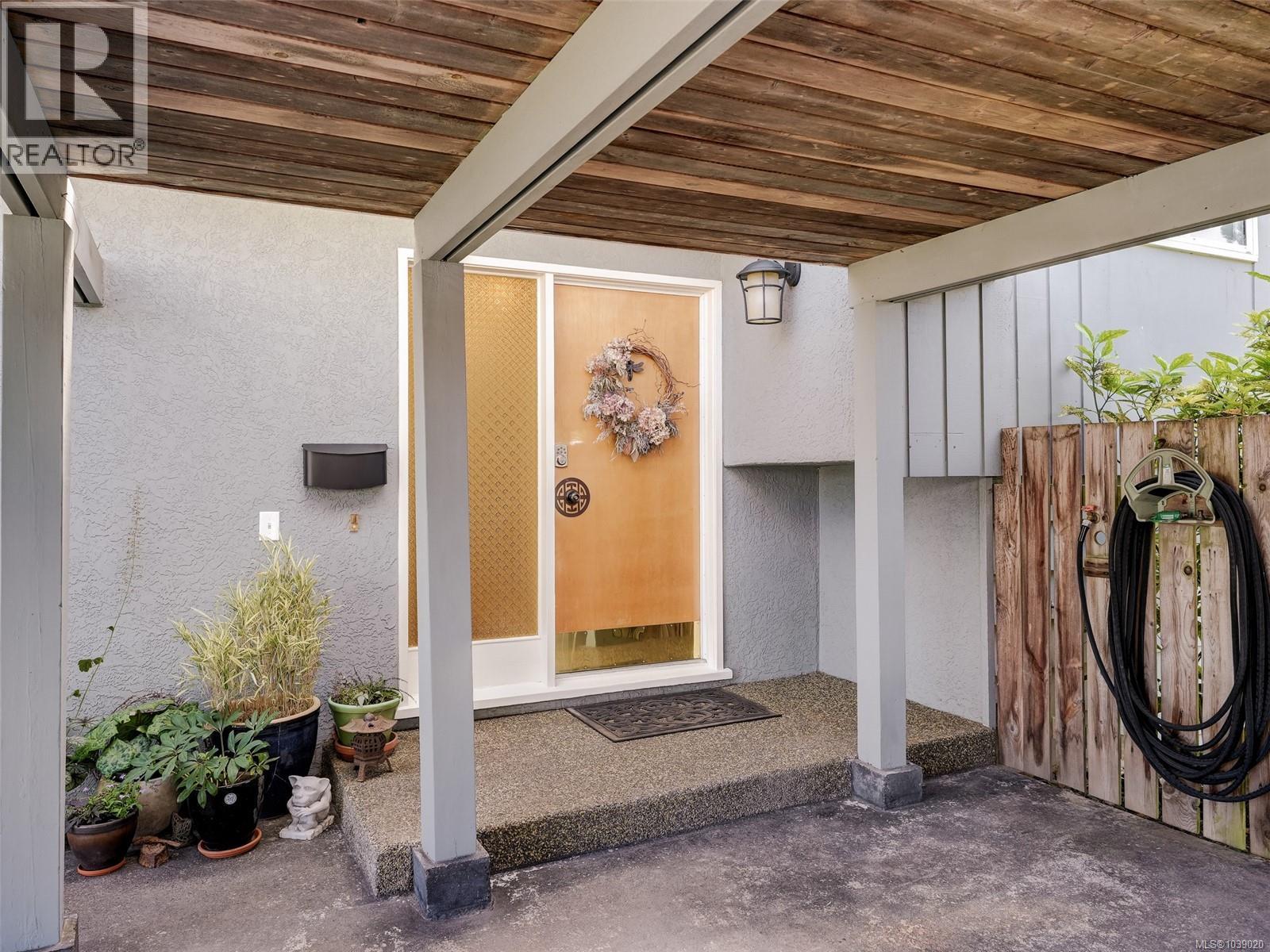  4016 Oberlin Place, Saanich