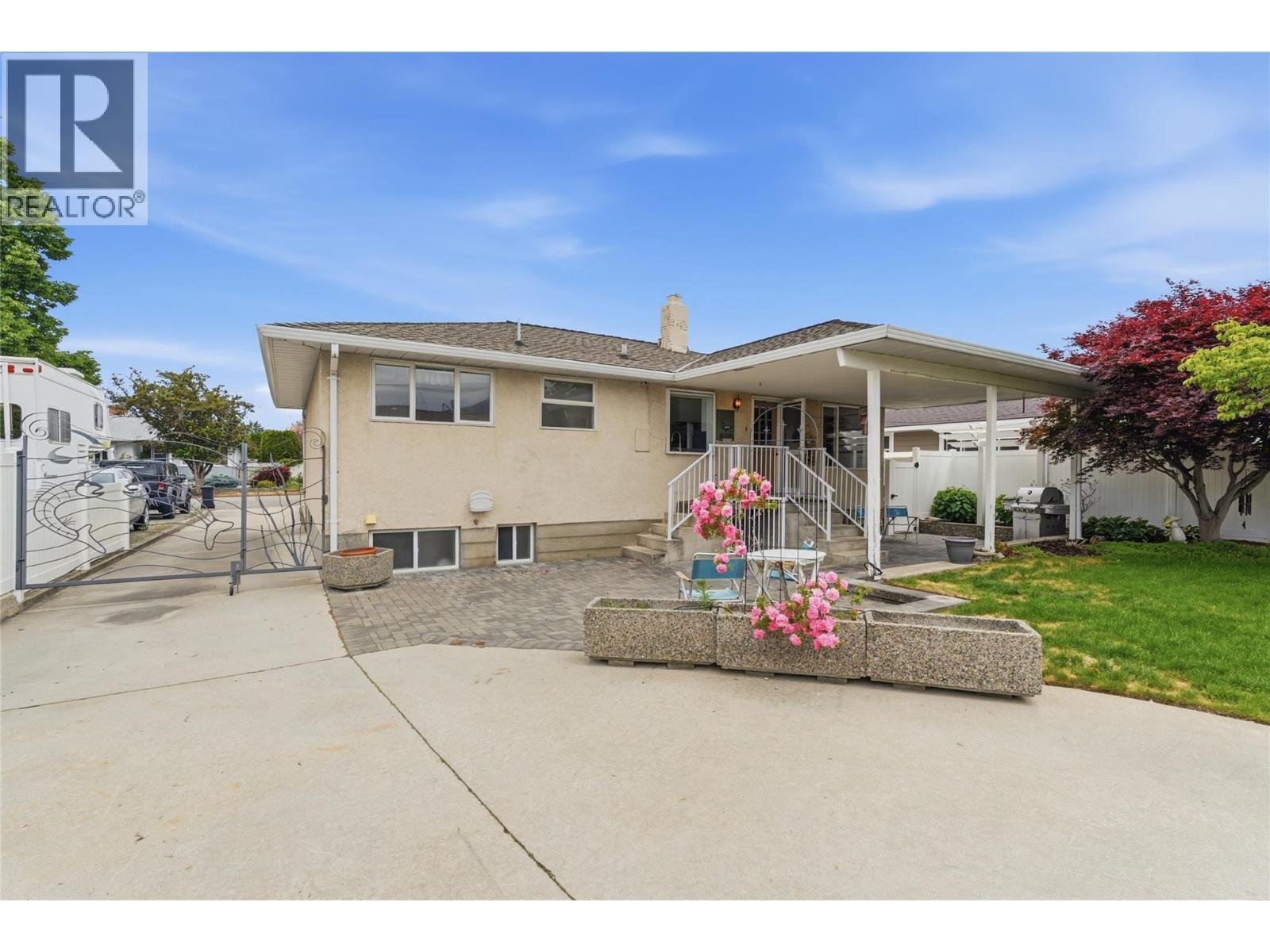 164 Manor Park Avenue, Penticton