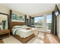 14857 Buena Vista Avenue, White Rock, BC V4B1X3 Photo 13