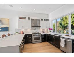 14857 Buena Vista Avenue, White Rock, BC V4B1X3 Photo 9