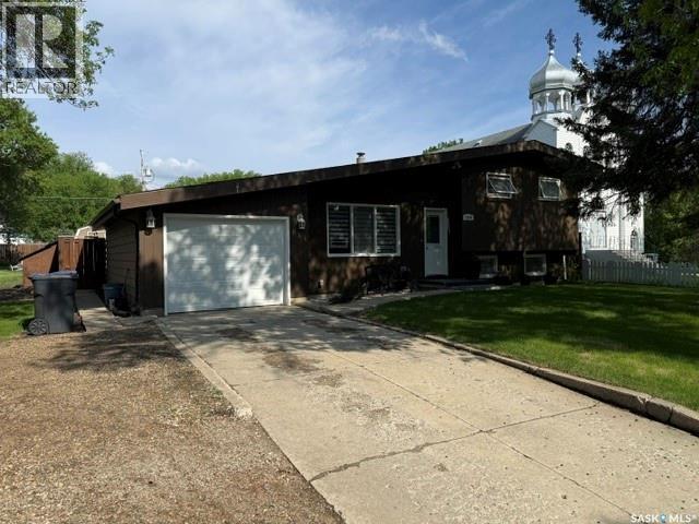 136 Windsor AVENUE - 1