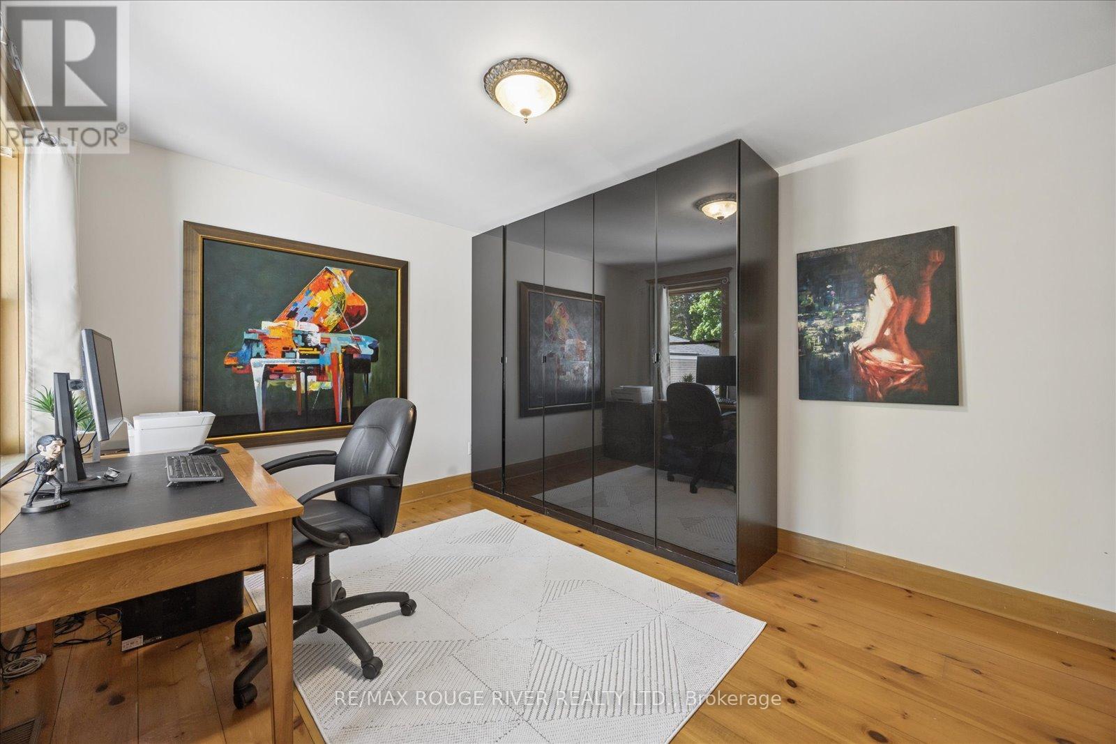 30 SPRINGBANK AVENUE - 32