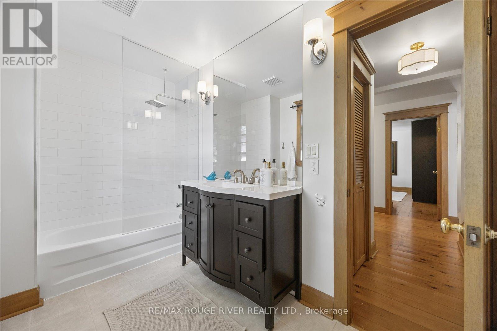 30 SPRINGBANK AVENUE - 33