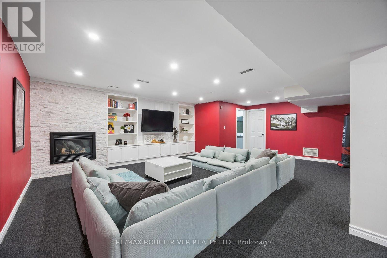 30 SPRINGBANK AVENUE - 35