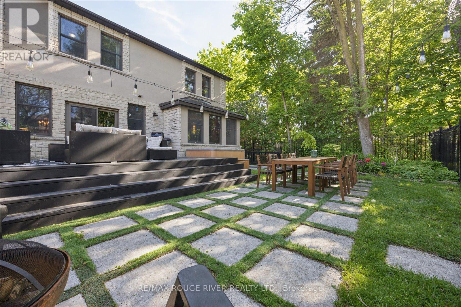 30 SPRINGBANK AVENUE - 43