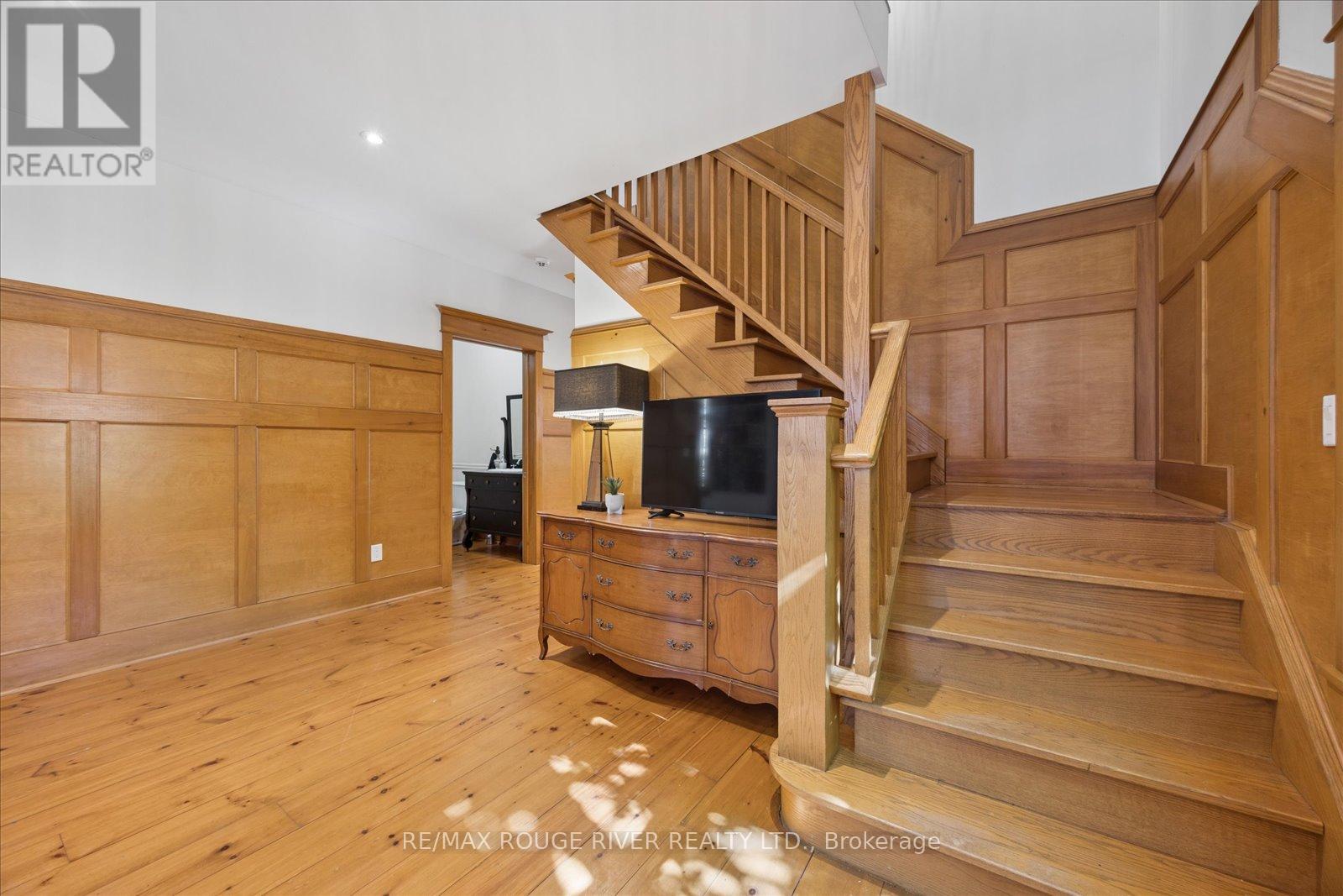 30 SPRINGBANK AVENUE - 8