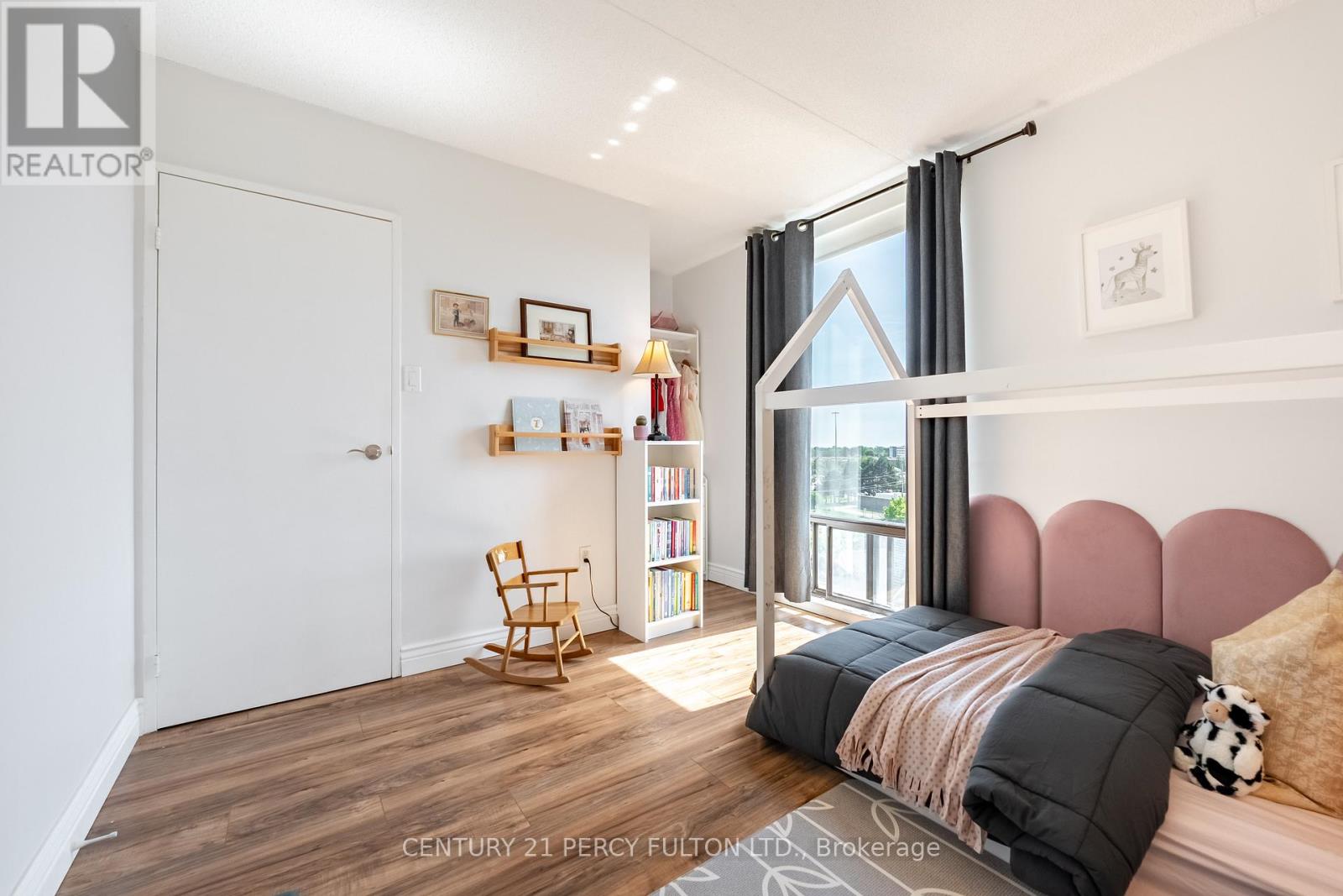 #601 1530 PICKERING PARKWAY - 22