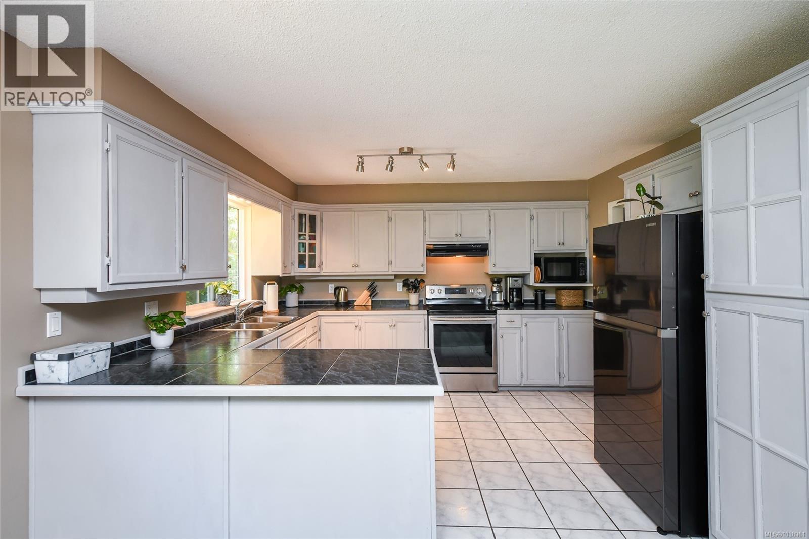 7730 Vivian Way - 20
