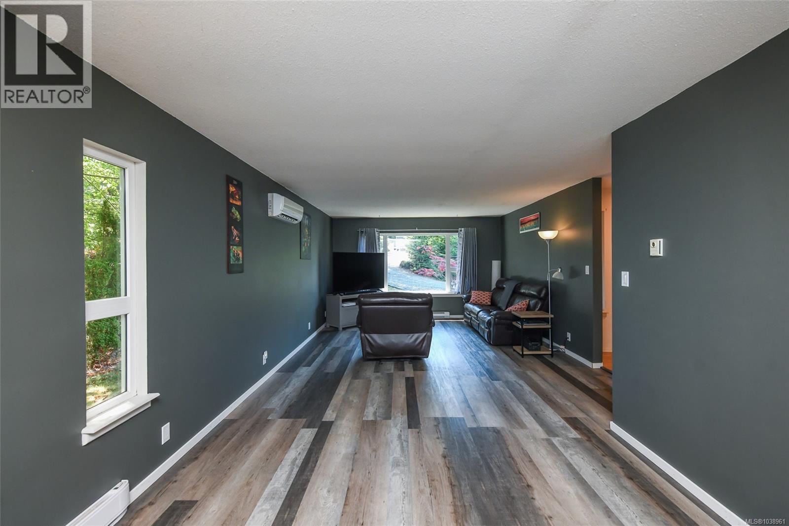 7730 Vivian Way - 10
