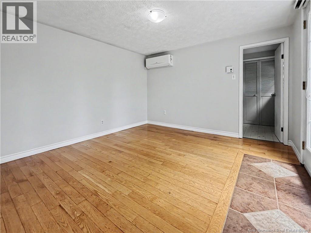 35 Richard Cres - 19