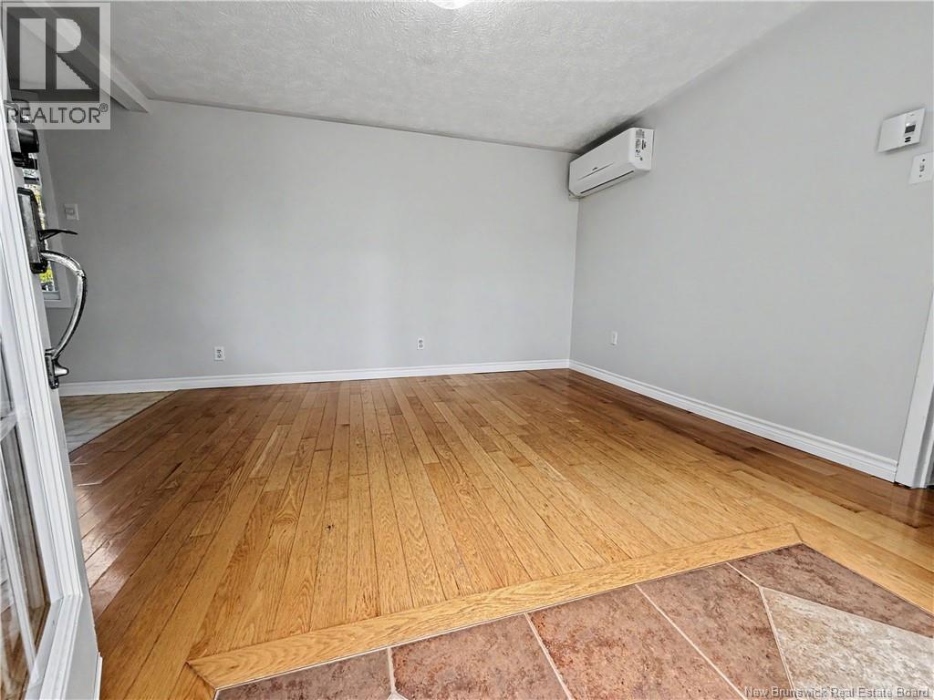 35 Richard Cres - 6